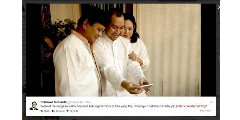 Prabowo Subianto beserta mantan istrinya, Titiek Prabowo, dan anak semata wayangnya, Ragowo Hediprasetyo atau Didiet, seperti ditayangkan dalam akun twitternya yang terverifikasi.