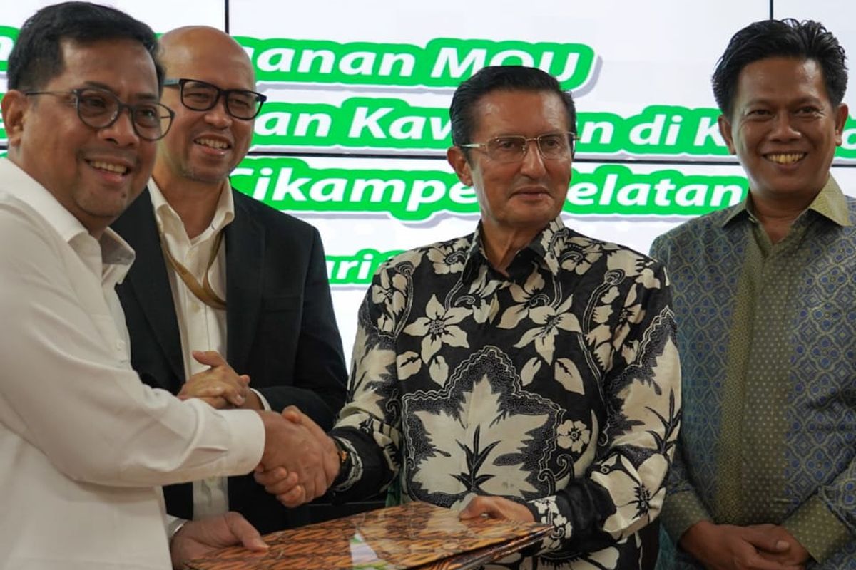 MoU pengembangan kawasan di koridor Jalan Tol Jakarta-Cikampek Selatan ditandatangani oleh Direktur Pengembangan Usaha Jasa Marga Adrian Priohutomo dan Direktur Utama PT Sentraloka Adyabuana Fadel Muhammad, disaksikan Kepala BPJT Danang Parikesit, Rabu (26/2/2020).