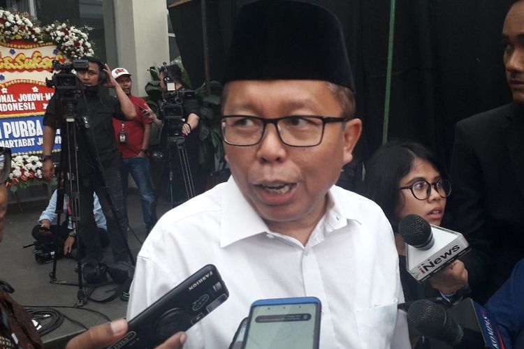 Sekretaris Jenderal PPP Arsul Sani memberi keterangan kepada wartawan sebelum acara Visi Indonesia di Sentul International Convention Center, Bogor, Minggu (14/7/2019).