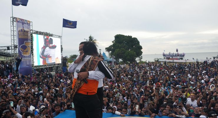 Kampanye di Lombok, Anies Bacakan Spanduk "Amin Hanya Punya Doa, Tidak Punya Paman di MK"