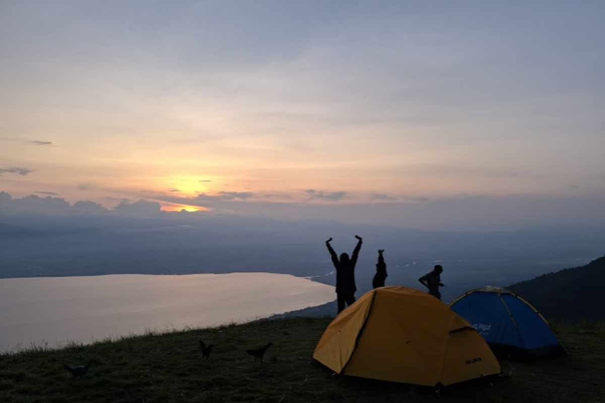 Pemandangan dari Puncak Salena, Kota Palu