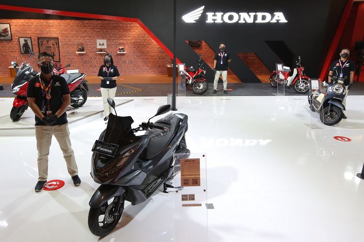 Booth Honda di IIMS Hybrid 2021 di di Hall C1 JiExpo Kemayoran, Jakarta. 