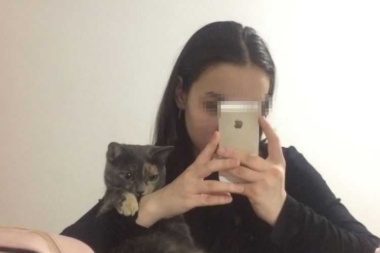 Milena Popova, gadis di Rusia yang dilaporkan selamat setelah jatuh dari lantai 10 apartemen karena ingin mendapatkan selfie bagus.