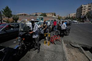 Antrean SPBU Mengular di Teheran, Warga Panic Buying akibat Sanksi AS