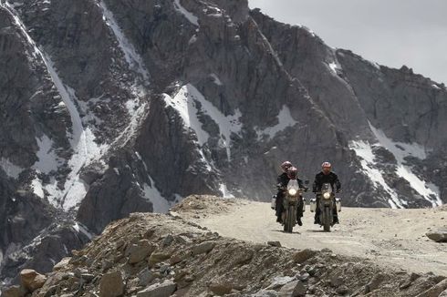 Darius dan Donna Agnesia Berhasil Touring Sampai Puncak Himalaya