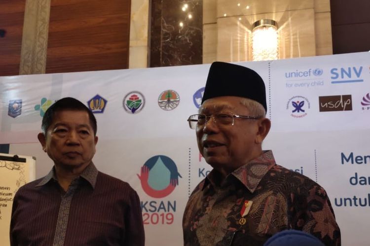 Wakil Presiden Maruf Amin didampingi Menteri PPN Suaharso dalam acara tema sanitasi di Jakarta, Senin (2/12/2019)