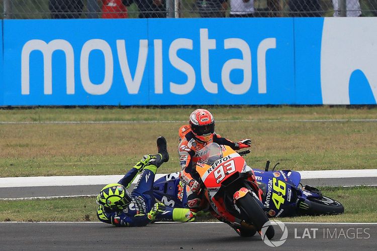 Adegan insiden antara Marc Marquez dengan Valentino Rossi di GP Argentina 2018.