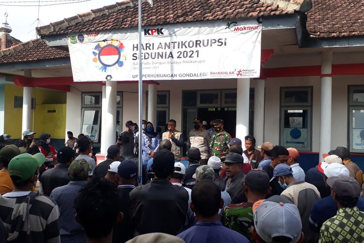 Protes pedagang sapi dan kambing di Pasar Hewan Gondanglegi, Kecamatan Gondanglegi, Kabupaten Malang, Jawa Timur, Jum'at (20/5/2022).