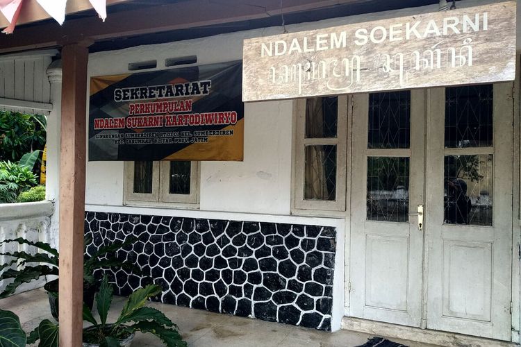 Rumah peninggalan ayah Soekarni, Kartodiwirjo, yang merupakan tempat kelahiran dan masa kecil Soekarni yang berada di Desa Sumberdiren, Kecamatan Garum, Kabupaten Blitar, Jawa Timur (16/8/2021)