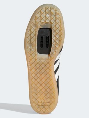 Bagian sol dari Adidas Velosamba yang dirancang khusus untuk pesepeda
