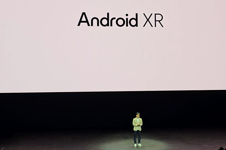 Jay Kim, Head of Customer Experience Samsung Mobile di atas panggung Galaxy Unpacked di San Jose 2025 saat mengumumkan headset Project Moohan atau Android XR, Kamis (23/1/2025).
