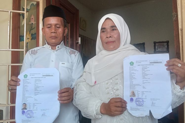 Pasutri penjual roti di Kabupaten Cianjur, Jawa Barat berencana naik haji tahun ini setelah 20 tahun menabung.