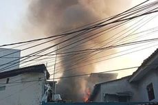 Rumah Semipermanen di Johar Baru Kebakaran, Api Diduga dari Kompor Gas