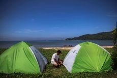 Melihat Keindahan Camping Ground di Dekat Sirkuit Mandalika, Pintu Tenda Menghadap Laut