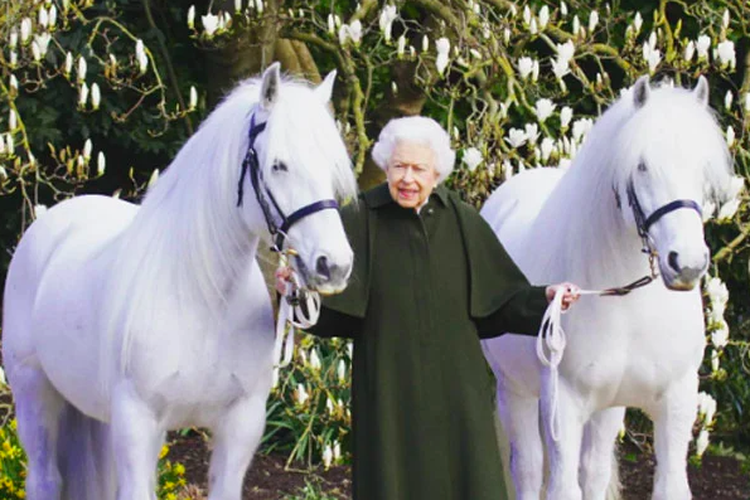 Ratu Elizabeth II dan kuda favoritnya