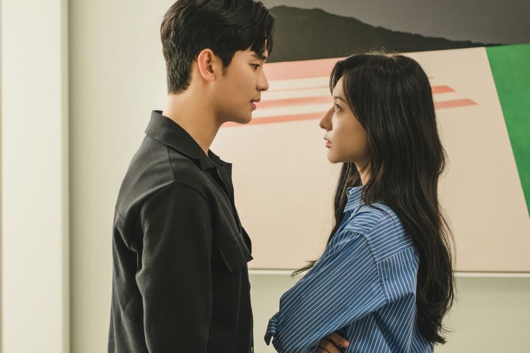 Potongan adegan Baek Hyun Woo (Kim Soo Hyun) dan Hong Hae In (Kim Ji Won) dalam drama Korea Queen of Tears.