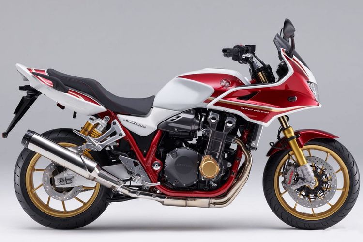 Honda melansir Honda CB1300 Super Bol d'Or SP dan CB1300 Super Four edisi khusus untuk pasar Jepang. 