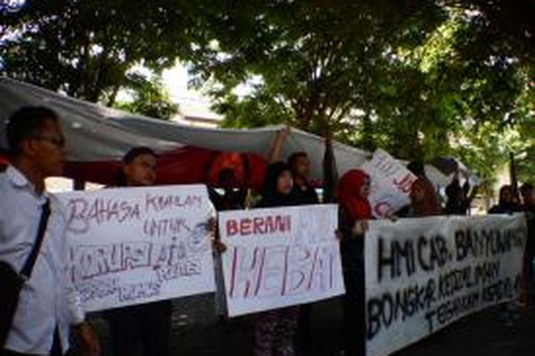 Bela anas, HMI Banyuwangi gelar demo Selasa (23/9/2014)