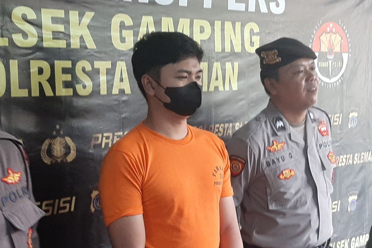 Pelaku pencurian laptop di salah satu kontrakan daerah Kapanewon Gamping, Kabupaten Sleman berinisial MRH saat dihadirkan dalam jumpa pers di Polsek Gamping. Motif pelaku mencuri laptop untuk membayar hutang.