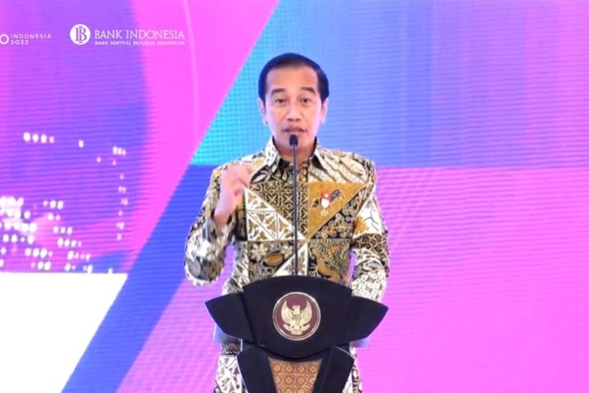 Presiden Joko Widodo (Jokowi) saat peluncuran kartu kredit pemerintah domestik dan QRIS antarnegara, Senin (29/8/2022). Jokowi mengatakan Indonesia tidak tertinggal jauh dengan negara lain soal ekonomi digital.