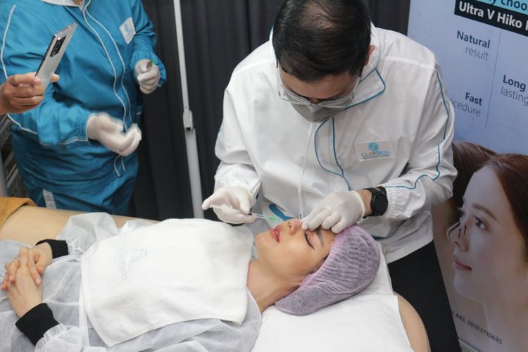 Prosedur estetik tanam benang (threadlift) dengan Ultra V Hiko PCL diklaim memberikan hasil yang lebih natural dan tahan lama