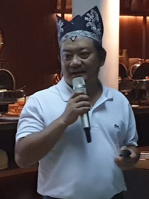 Direktur Keuangan XL Axiata, Mohamed Adlan bin Ahmad Tajuddin dalam acara jumpa media di Banyuwangi, Kamis (4/4/2019).
