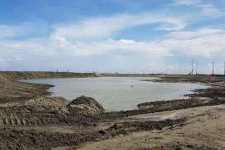 Reklamasi Pulau G, Teluk Jakarta, Jakarta Utara, Minggu (17/4/2016).