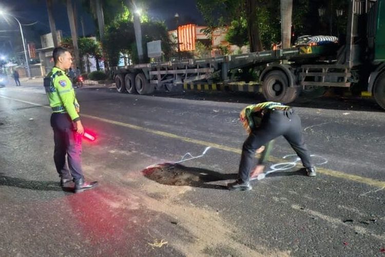Hindari Jalan Berlubang, Pengendara Motor Tewas Kecelakaan di Jalur Pantura Situbondo
