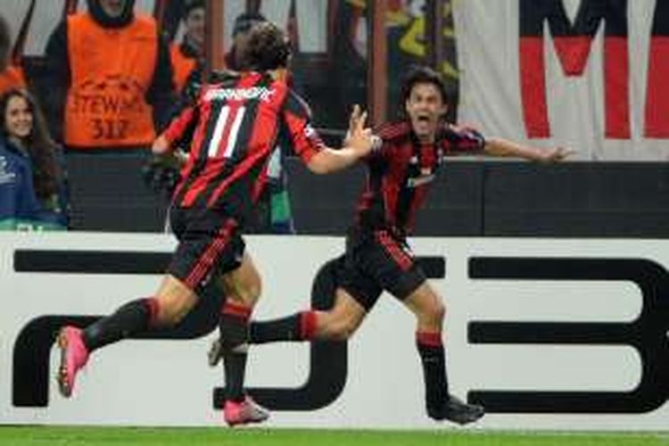 Filippo Inzaghi dan Zlatan Ibrahimovic merayakan gol untuk AC Milan dalam sebuah laga Liga Champions di Stadion San Siro, 3 November 2010.