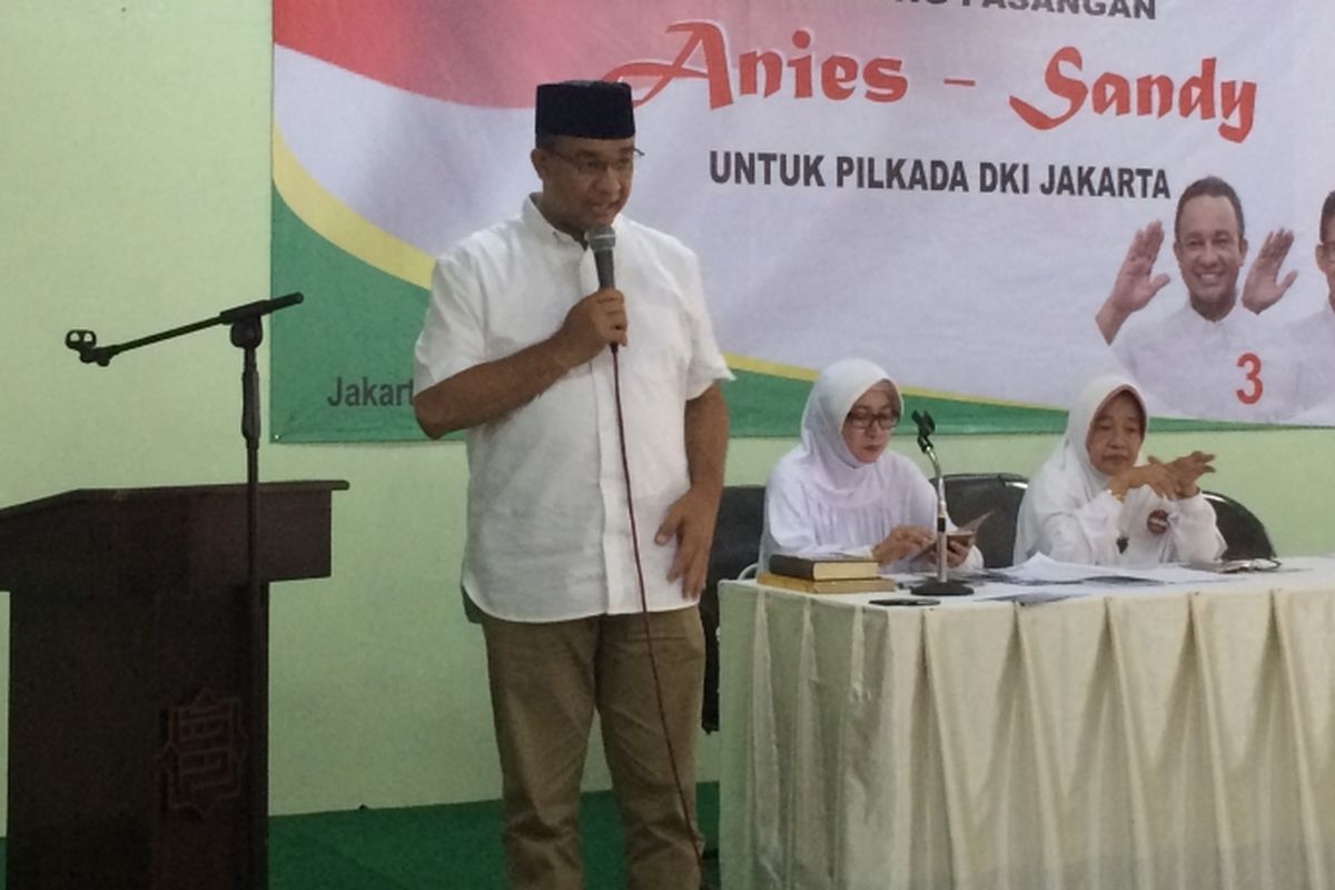 Cagub DKI Jakarta, Anies Baswedan saat deklarasi Ustadzah Bela Negri kepada Anies Baswedan-Sandiaga Uno, Senen, Jakarta Pusat, Kamis (9/3/2017).