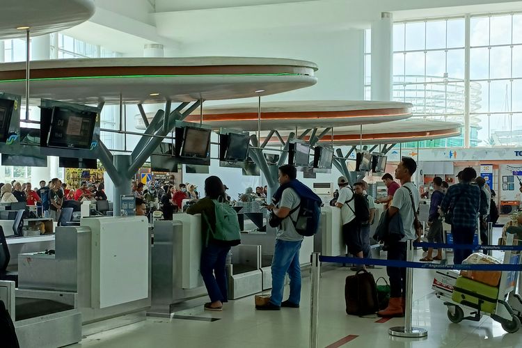 Puncak Arus Mudik di Bandara SAMS Sepinggan Dipenuhi Pekerja IKN