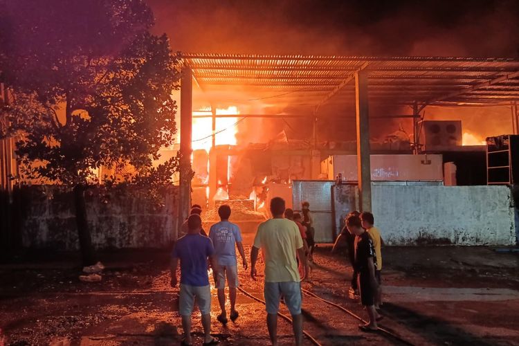 Perusahaan Ikan di Pelabuhan Benoa Bali Terbakar, Polisi Selidiki Penyebabnya
