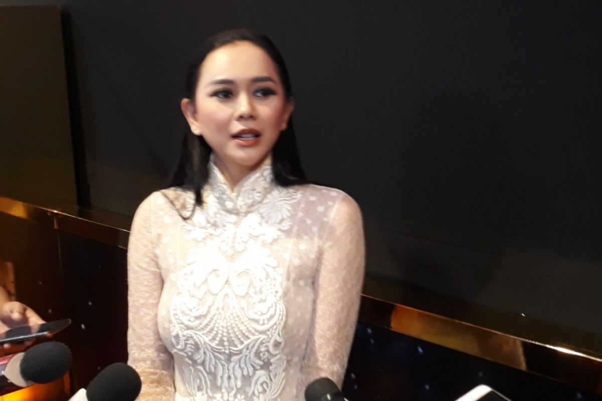 Aura Kasih menghadiri ajang Indonesia Movie Actors Awards 2018 di MNC Studio Tower II, Jakarta Barat, Rabu (4/7/2018) malam.