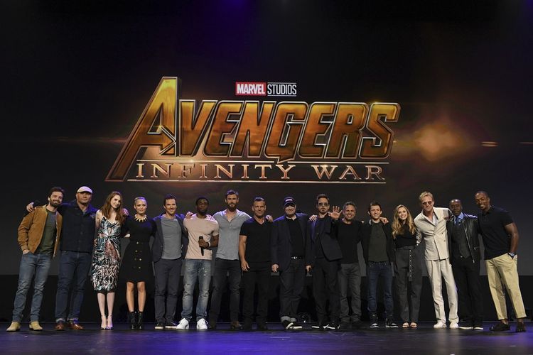 Para bintang yang akan tampil dalam film Avengers: Infinity Wars di panggung D23 Expo yang digelar di Anaheim, California, Sabtu (15/7/2017).