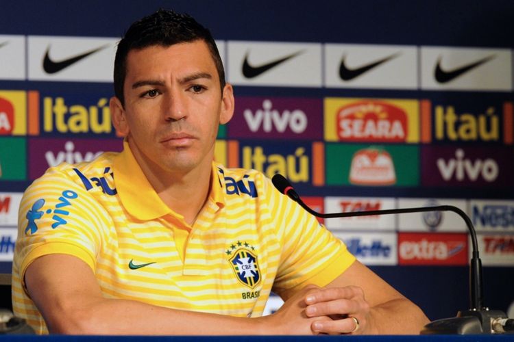 Sebagai kapten tim nasional Brasil, Lucio menjalani jumpa pers Copa America di Buenos Aires, 11 Juli 2011.