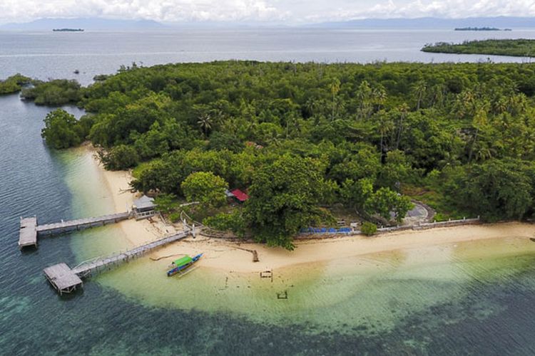 Pulau Dodola menjadi salah satu lokasi favorit wisatawan di Morotai, Maluku Utara.