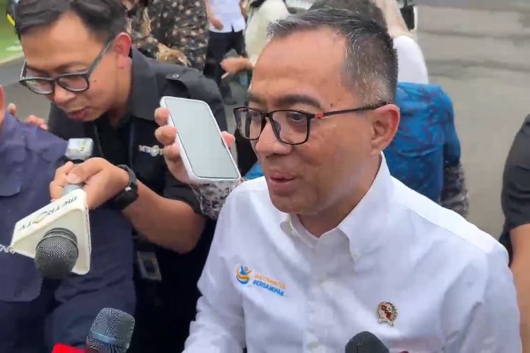Prabowo Panggil Mendikti Saintek hingga Dirut Garuda ke Istana