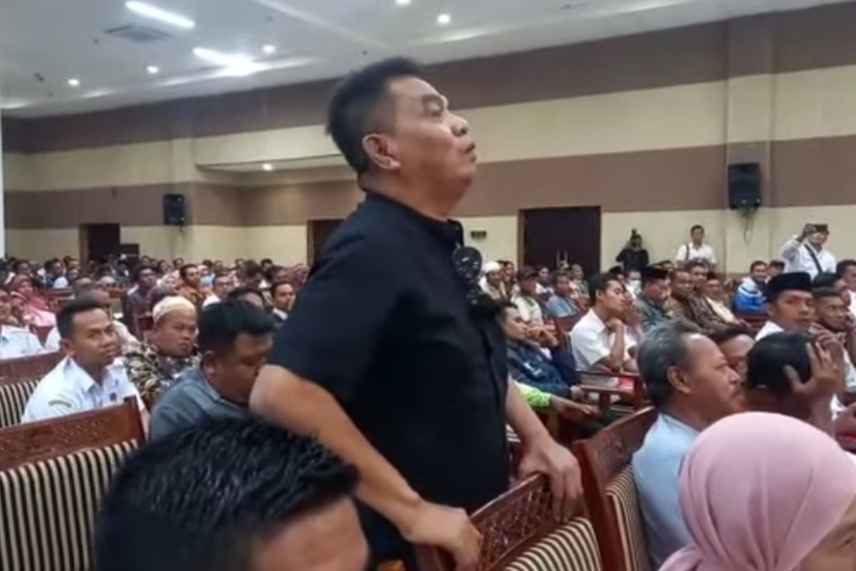 Tangkapan layar video Mustadi yang sebut pelacur lebih mulia daripada DPRD 