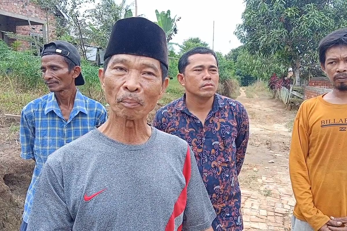 Akmal warga RT 11 Kelurahan Bagan Pete, Kecamatan Alam Barajo, Jumat (21/2/2025).