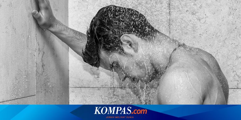 Mitos Atau Fakta Mandi Malam Sebabkan Paru Paru Basah Halaman All Kompas Com