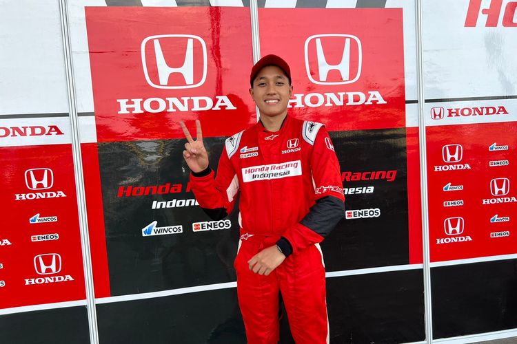 Pebalap Avila Bahar menjuarai balapan Indonesian Sentul Series of Motorsport (ISOM) putaran kedua di Sirkuit Internasional Sentul, Bogor, Jawa Barat, Minggu (3/7/2022).