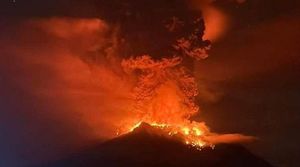 Gunung Ruang Kembali Alami Erupsi, Warga: Anak-anak Saya Panik, Tanya Kenapa Gunung Kita Keluarkan Api?