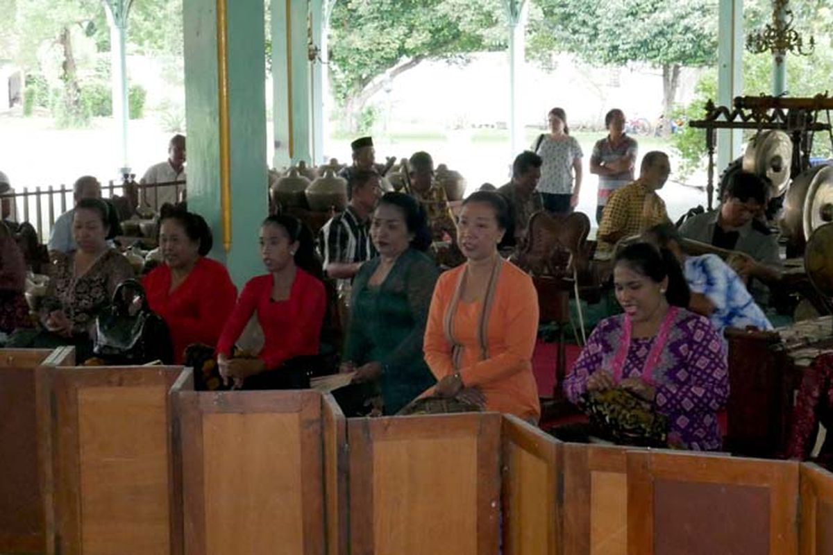 Latihan karawitan di Pura Mangkunegaran, Solo