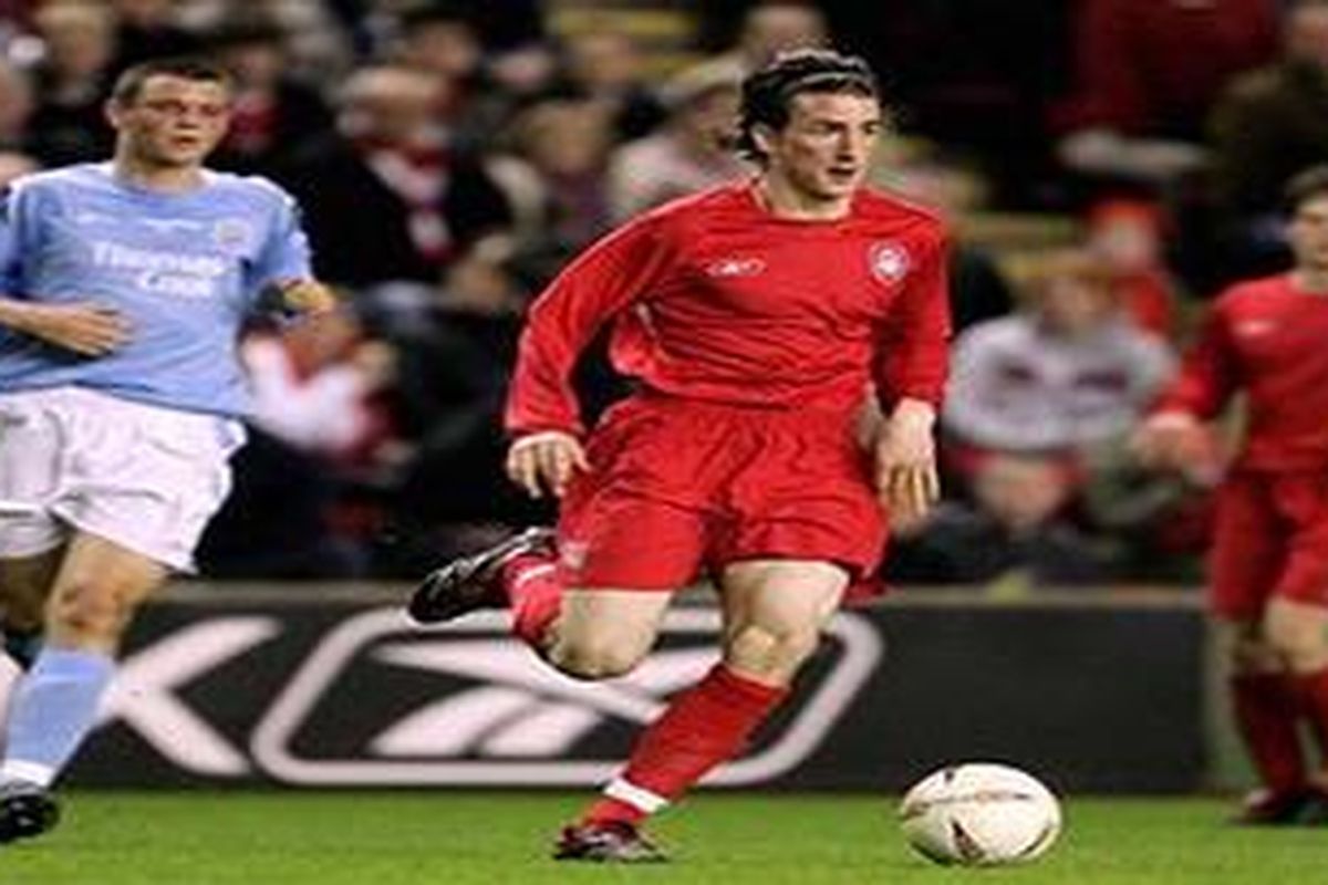 Defender Real Betis, Miki Roque (tengah), saat masih memperkuat Liverpool.