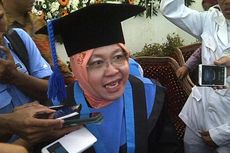 Risma Terima Gelar Doktor Honoris Causa dari ITS 