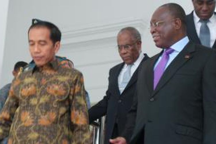 Presiden Joko Widodo menerima  Wakil Presiden Angola Manuel Domingos Vicente di Istana Merdeka, Jumat (31/10/2014) siang.