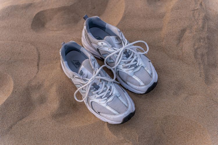 Grey Days, Momen Perayaan Koleksi Sepatu Abu-abu yang Ikonik