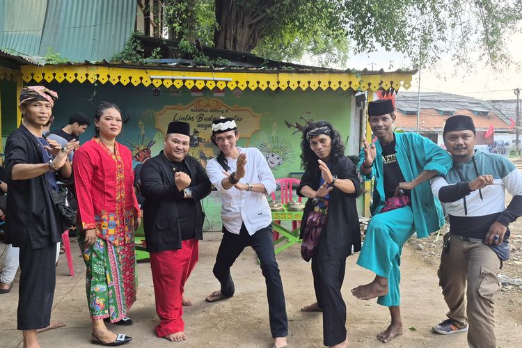 Di Kota Sendiri, Lenong Tersisih