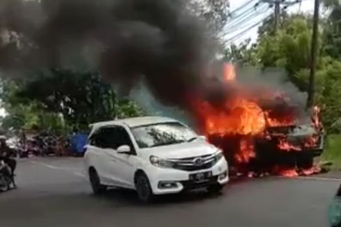 Terbakar, Mobil Rombongan Pemudik Asal Surabaya Sisa Kerangka