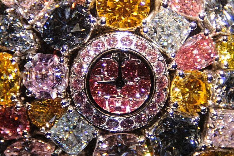 Graff Diamonds Hallucination, jam termahal di dunia yang terjual pada angka 55 juta dollar AS atau sekitar Rp 850 miliar yang dipamerkan di pameran dagang BaselWorld di Basel, Swiss, (28/3/2014).